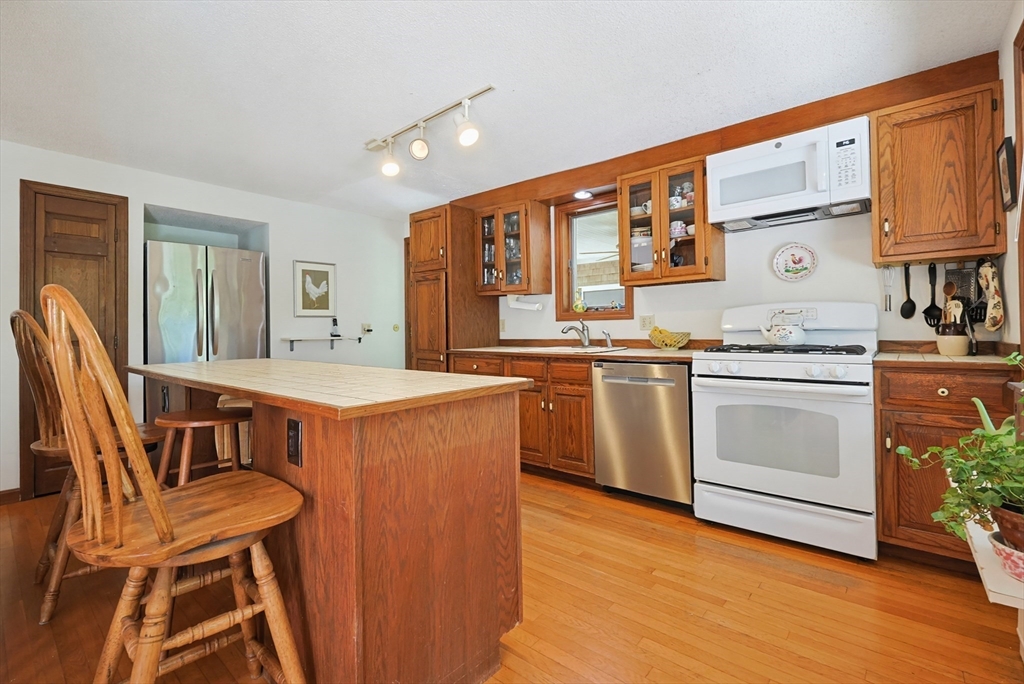 1775 Drift Road Westport, MA 02790 - Photo 10 of 42