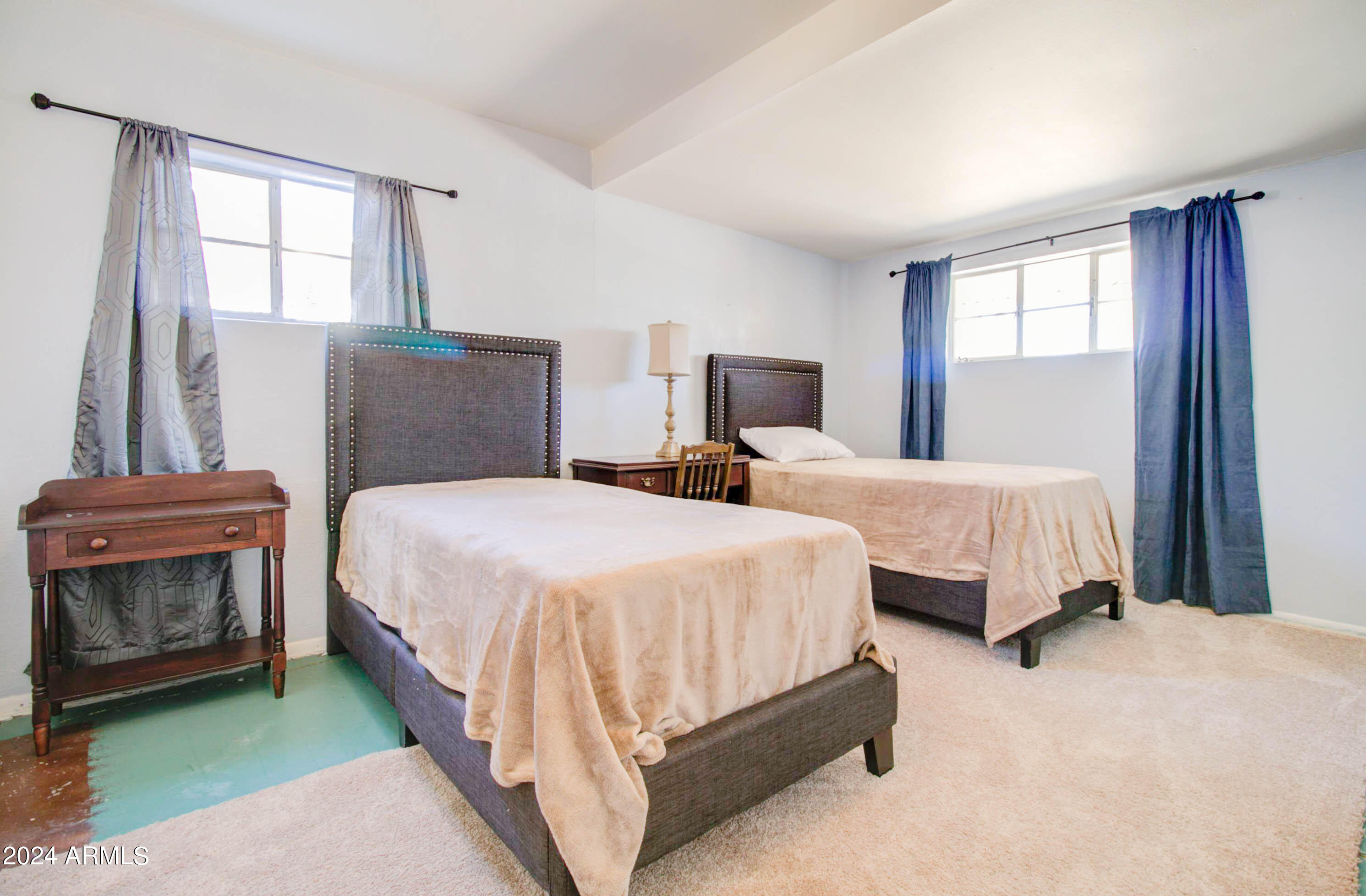 877 East Sycamore Street Globe, AZ 85501 - Photo 28 of 51 a spacious bedroom with two beds and a window