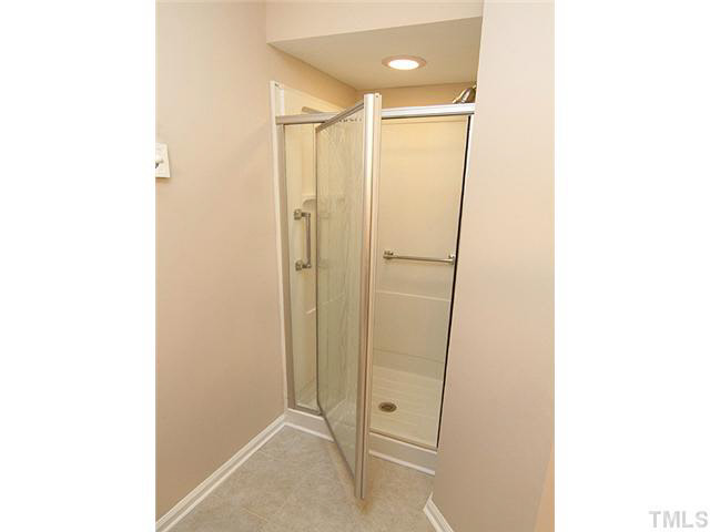 5546 Hamstead Crossing Raleigh, NC 27612 - Photo 10 of 17 Bath Off Master