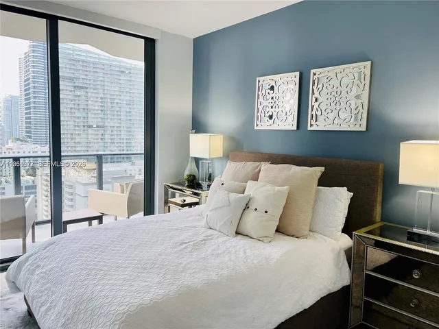 $8,000 | 45 Southwest 9th Street, Unit 2003, Miami, FL 33130