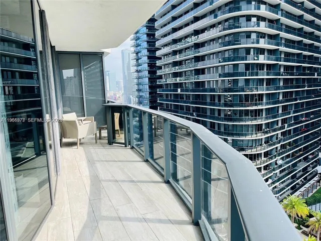 $8,000 | 45 Southwest 9th Street, Unit 2003, Miami, FL 33130