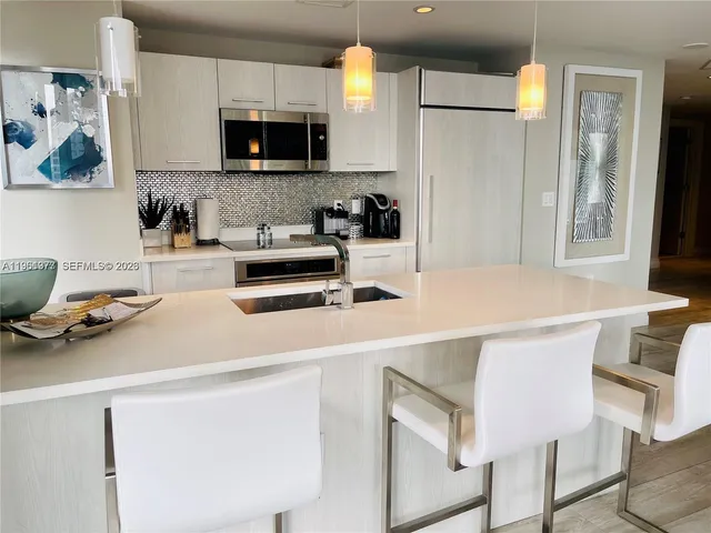 $8,000 | 45 Southwest 9th Street, Unit 2003, Miami, FL 33130