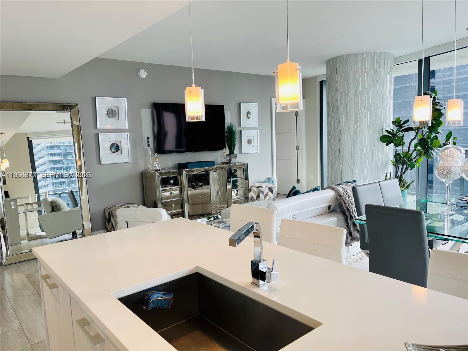 45 Southwest 9th Street, Unit 2003 Miami, FL 33130 - Photo 3 of 26