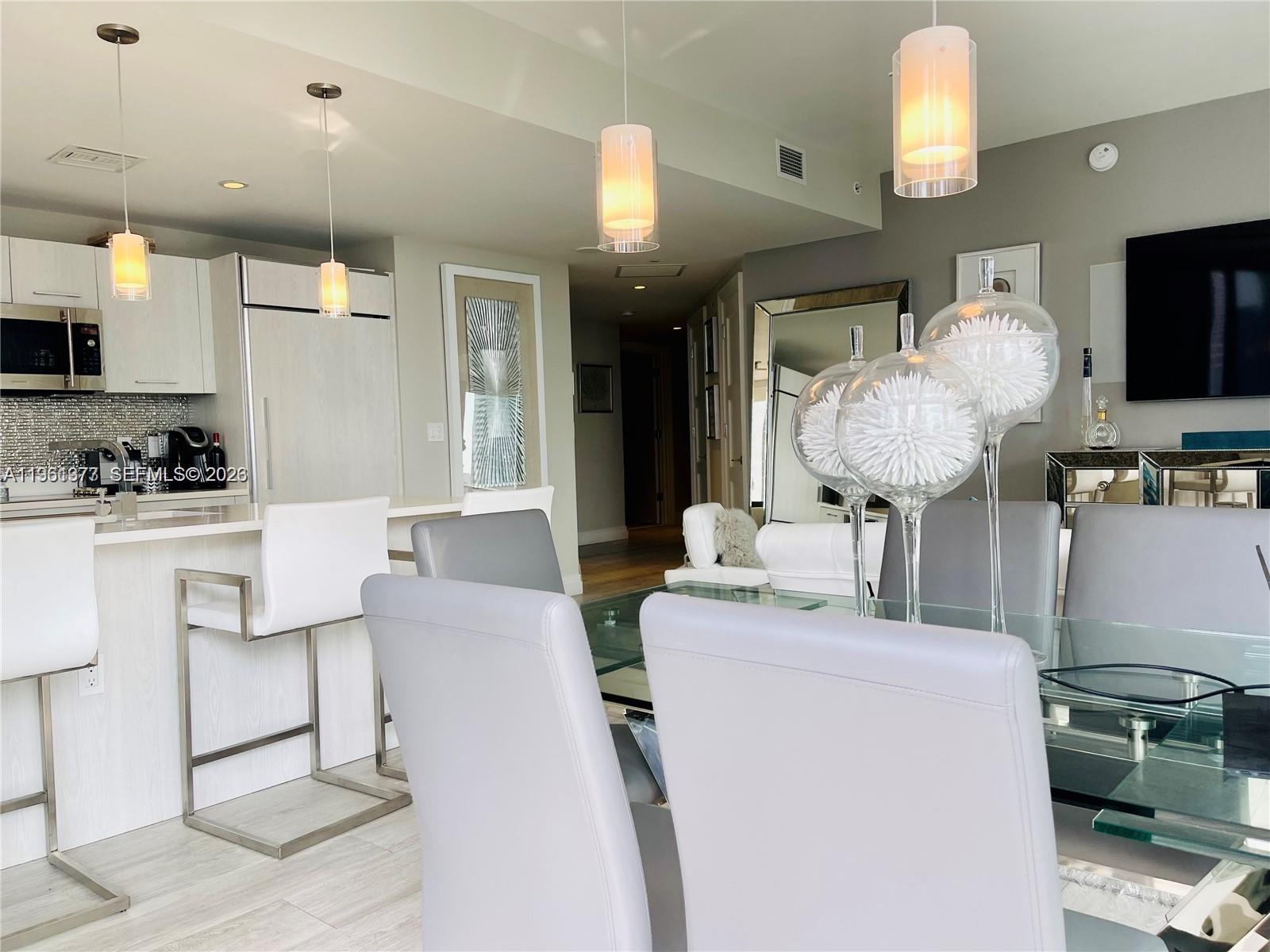 45 Southwest 9th Street, Unit 2003 Miami, FL 33130 - Photo 4 of 26