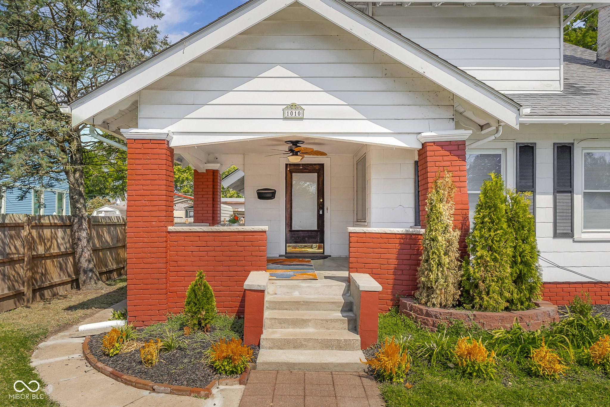 1010 16th Street Columbus, IN 47201 - Photo 2 of 39