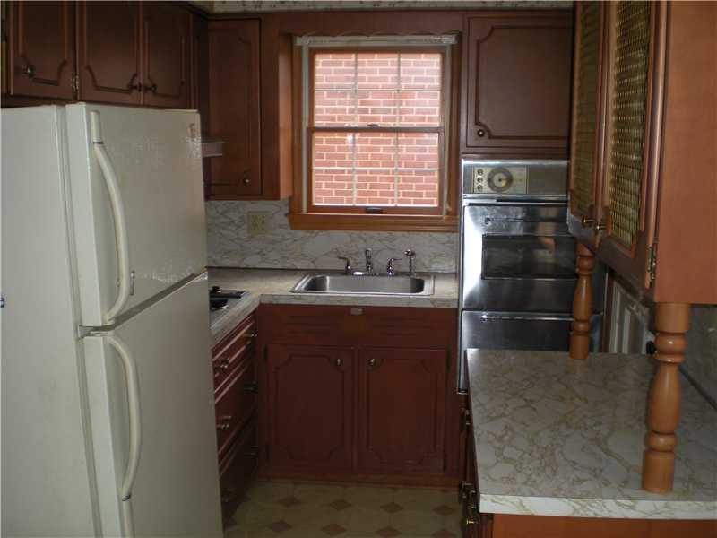 349 Spring Valley Road Pittsburgh, PA 15243 - Photo 8 of 15 Kitchen.