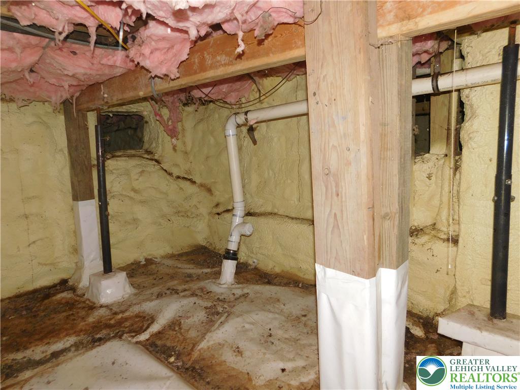 41 Reeder Street Mount Pocono, PA 18344 - Photo 39 of 41 The crawl space has been spray foam insulated.