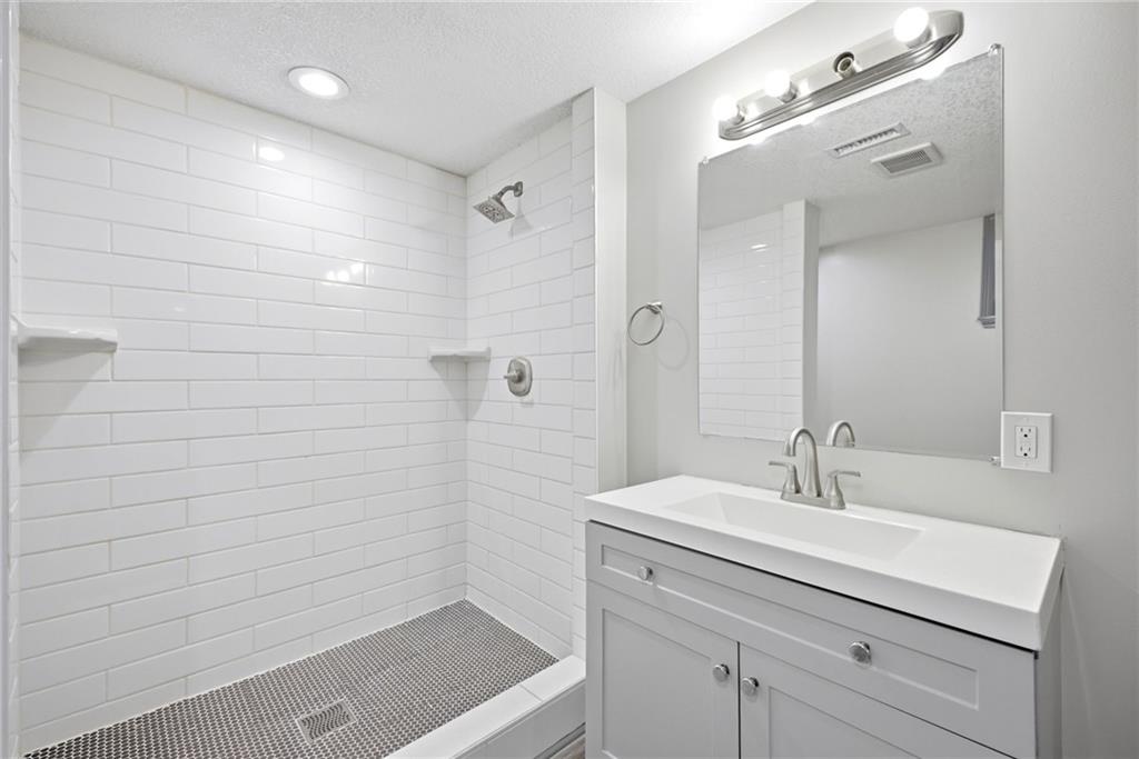 11008 Grandview Road Kansas City, MO 64137 - Photo 50 of 52