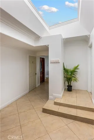 a view of entryway with livingroom