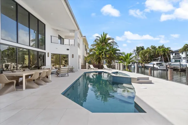 $4,900,000 | 3721 Northeast 30th Avenue, Lighthouse Point, FL 33064