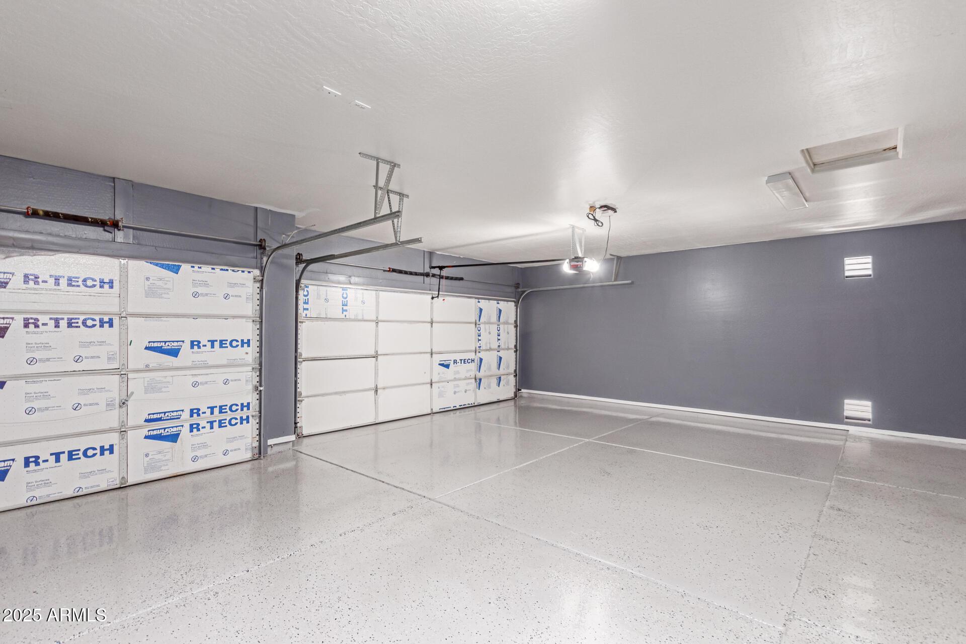 8632 South 10th Lane Phoenix, AZ 85041 - Photo 21 of 31 a view of a garage room