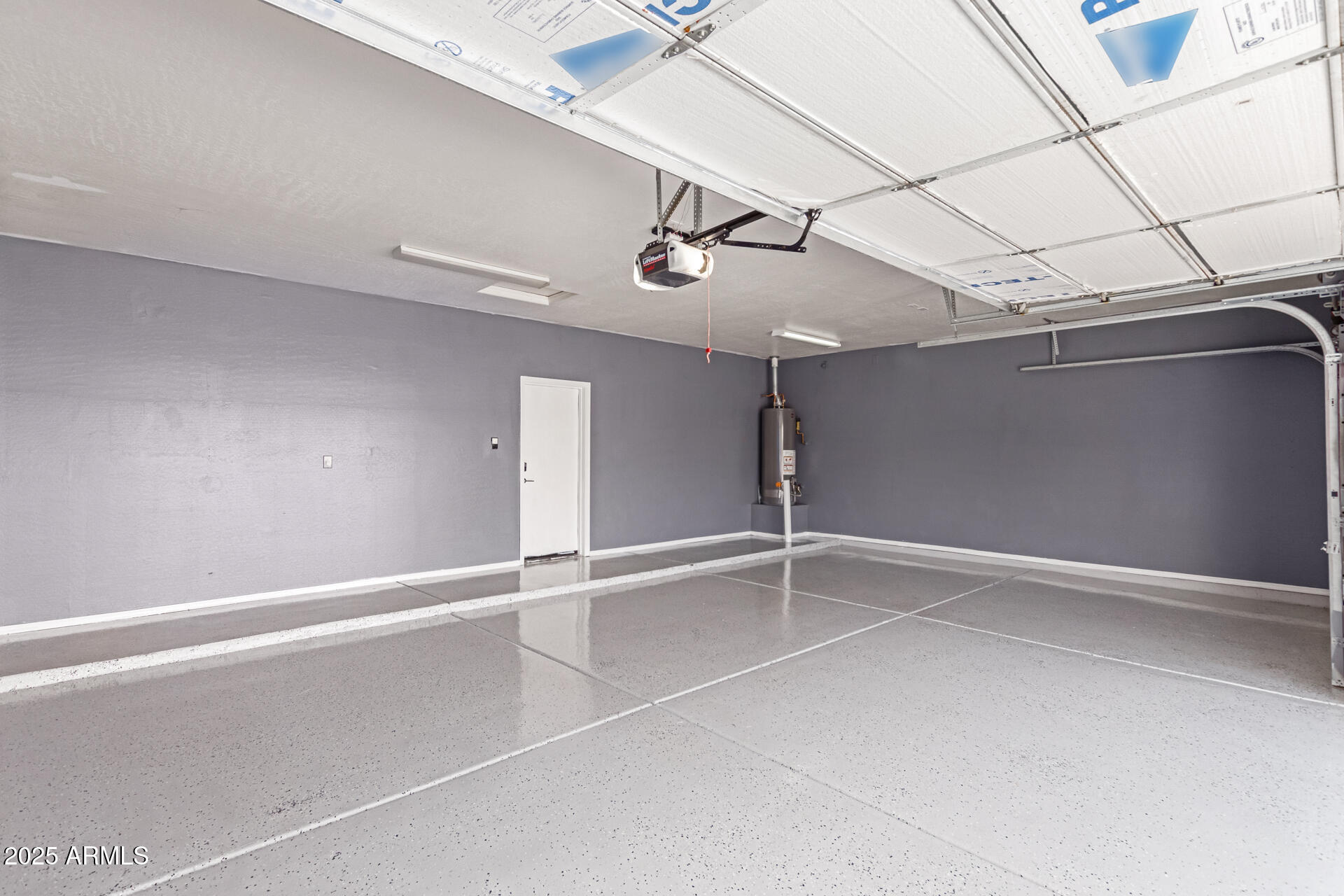 8632 South 10th Lane Phoenix, AZ 85041 - Photo 22 of 31 a view of an empty room