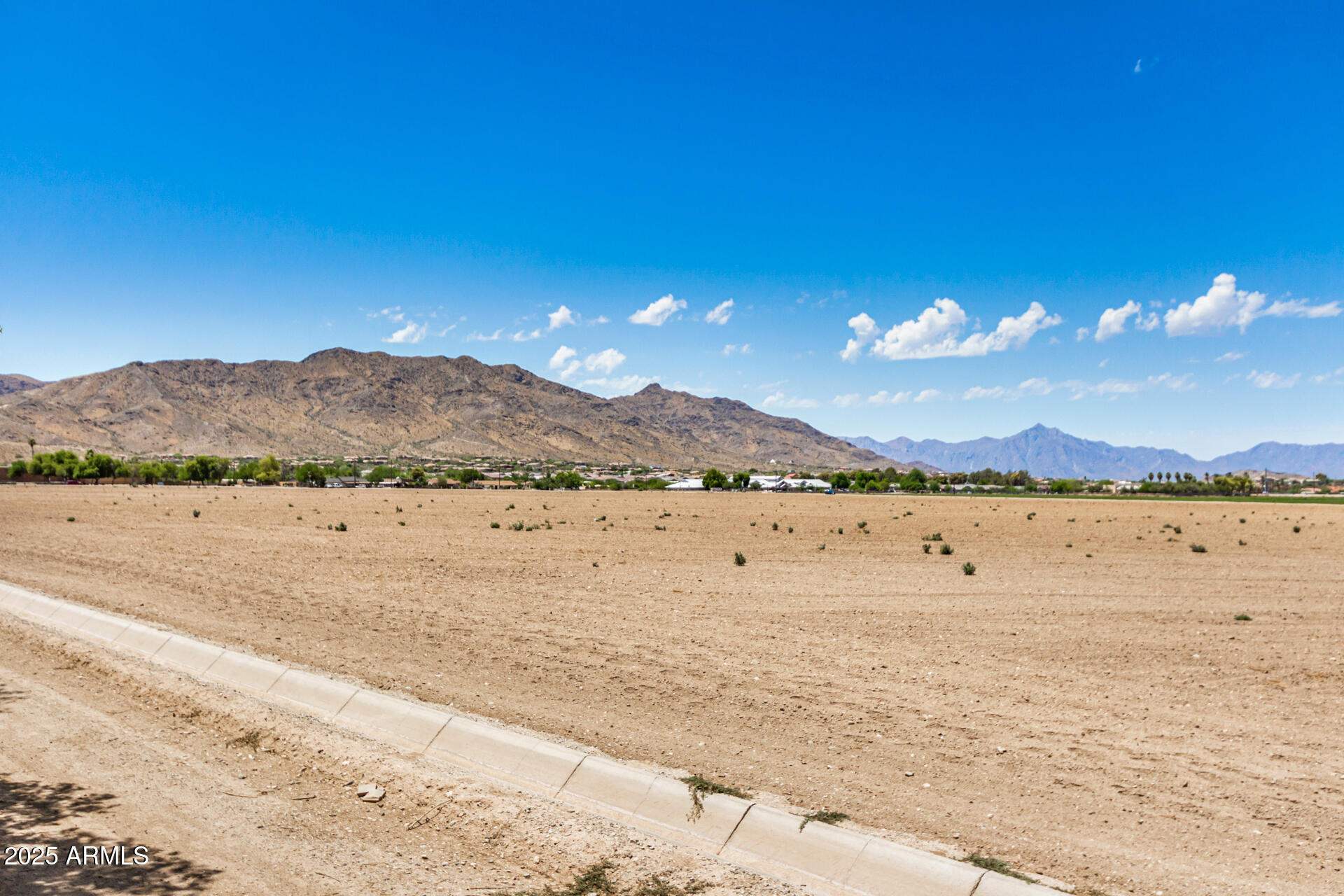 8632 South 10th Lane Phoenix, AZ 85041 - Photo 28 of 31 a view of lake and mountain