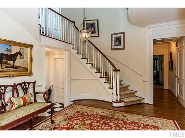 1724 Canterbury Road Raleigh, NC 27608 - Photo 2 of 25