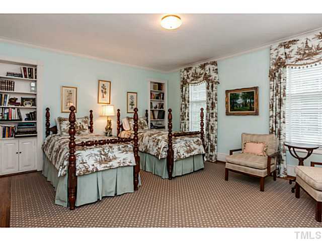 1724 Canterbury Road Raleigh, NC 27608 - Photo 17 of 25