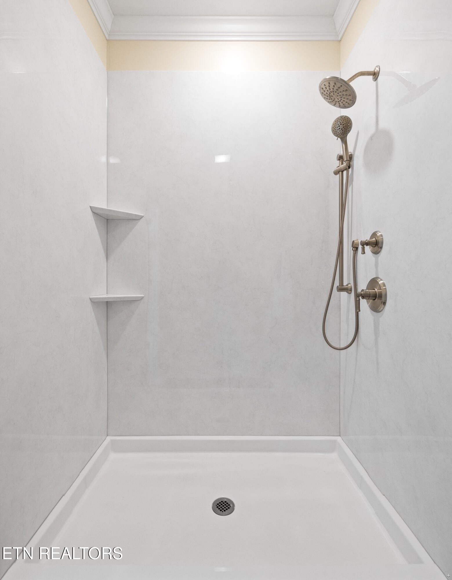 6101 Pembridge Road Knoxville, TN 37912 - Photo 16 of 29 a bathroom with a shower