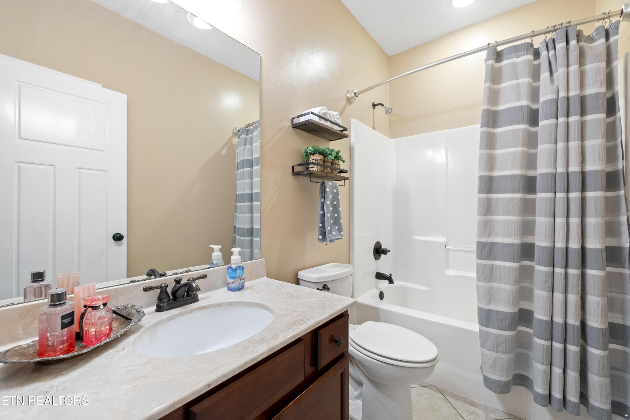 6101 Pembridge Road Knoxville, TN 37912 - Photo 20 of 29 a bathroom with a sink toilet vanity and shower