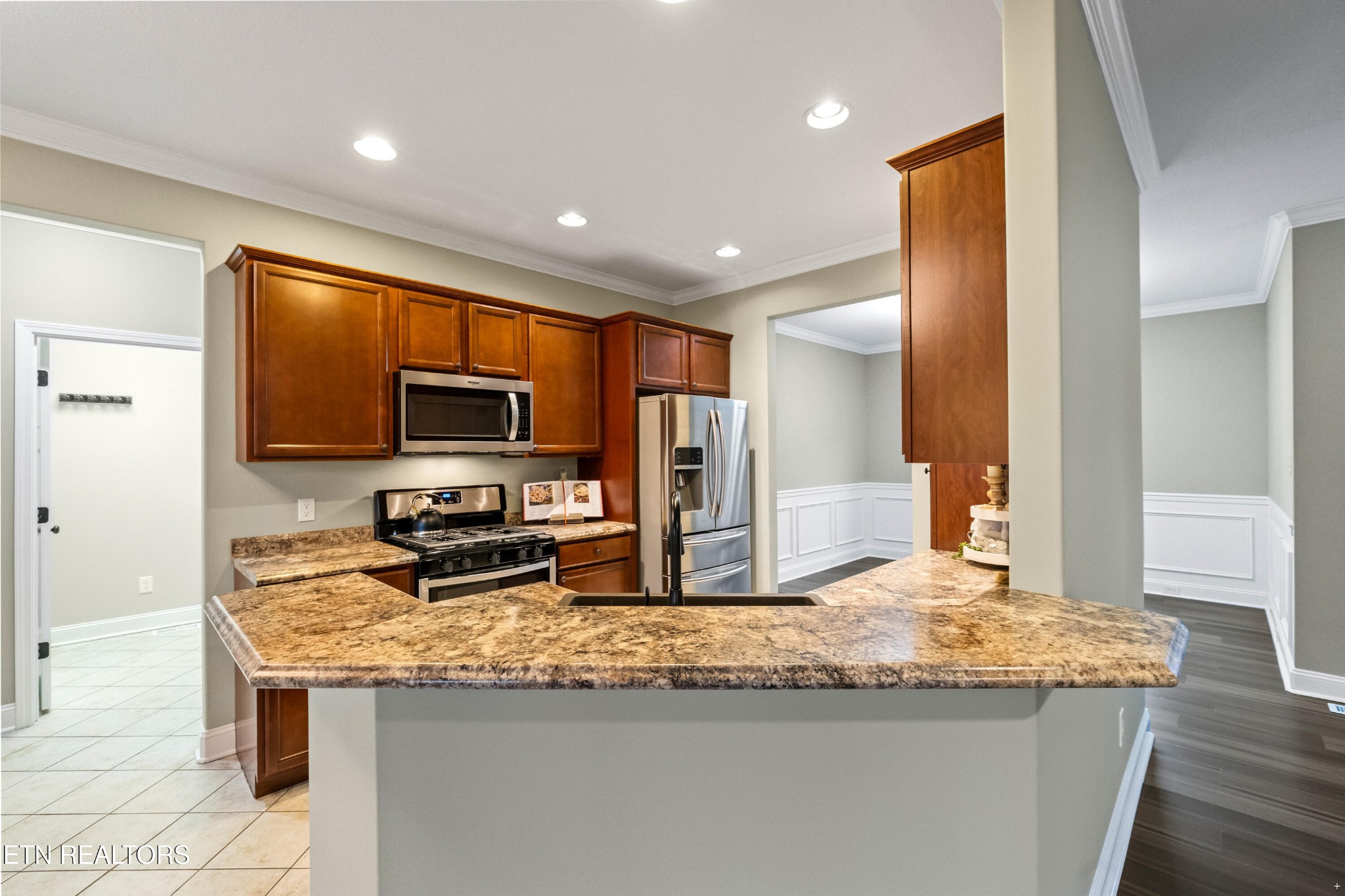 6101 Pembridge Road Knoxville, TN 37912 - Photo 6 of 29 a kitchen with granite countertop a sink and stainless steel appliances