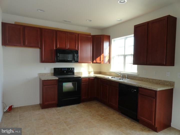 938 Lansdowne Road Middletown, DE 19709 - Photo 2 of 12 Kitchen