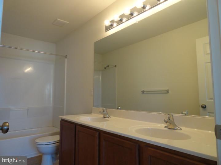 938 Lansdowne Road Middletown, DE 19709 - Photo 10 of 12 Master Bathroom