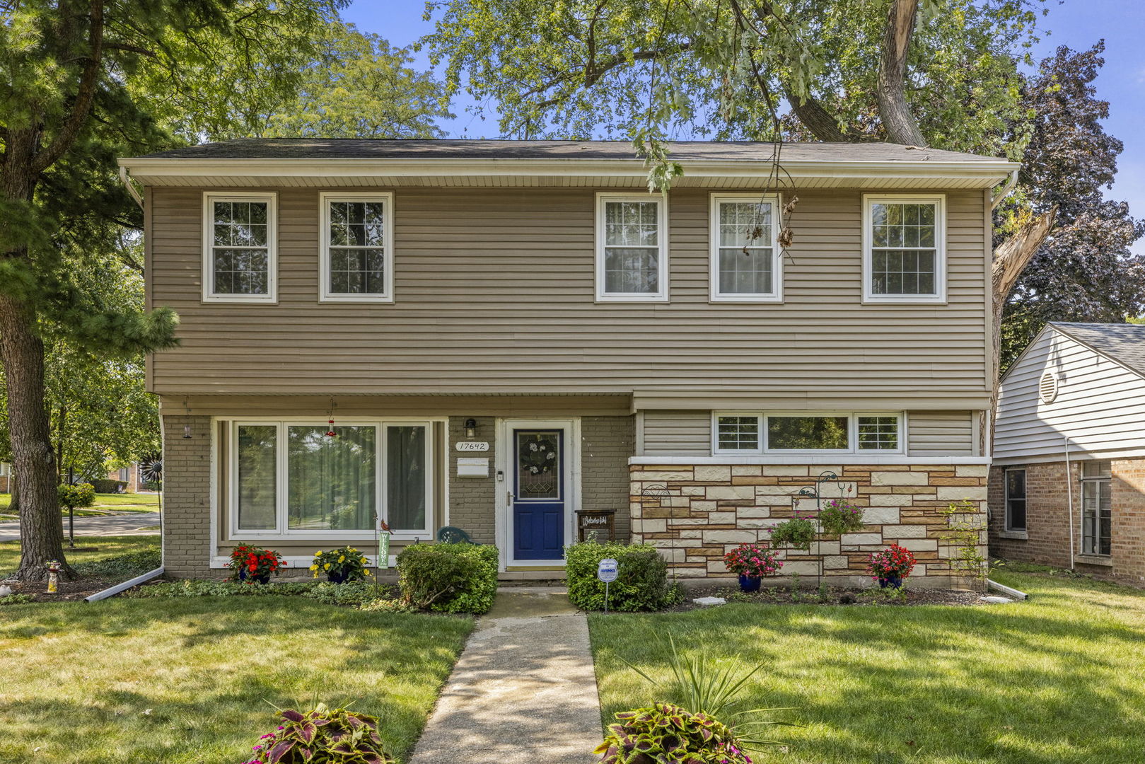17642 Howe Avenue Homewood, IL 60430 - Photo 1 of 27 Gallery Image 1