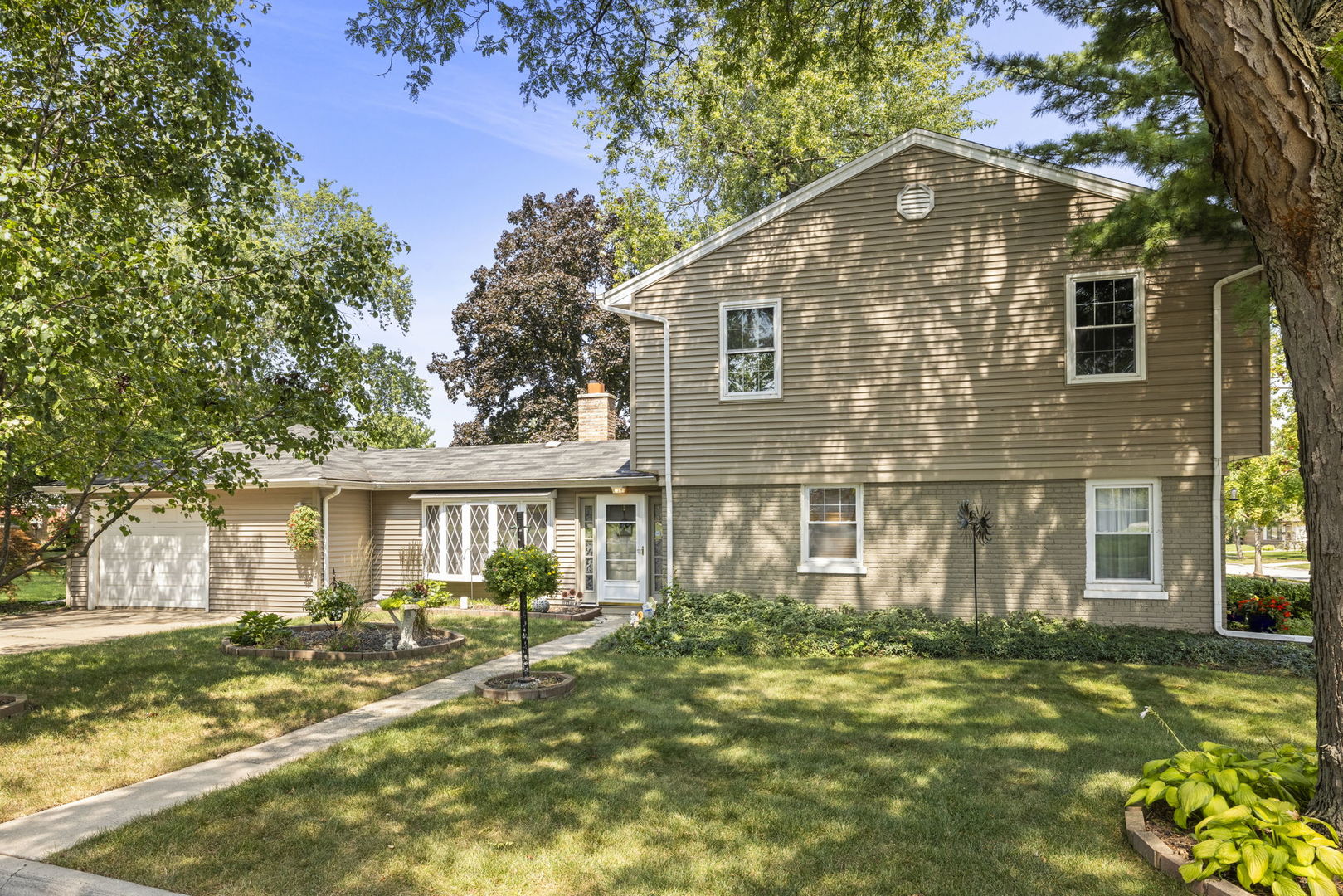 17642 Howe Avenue Homewood, IL 60430 - Photo 3 of 27 Gallery Image 3