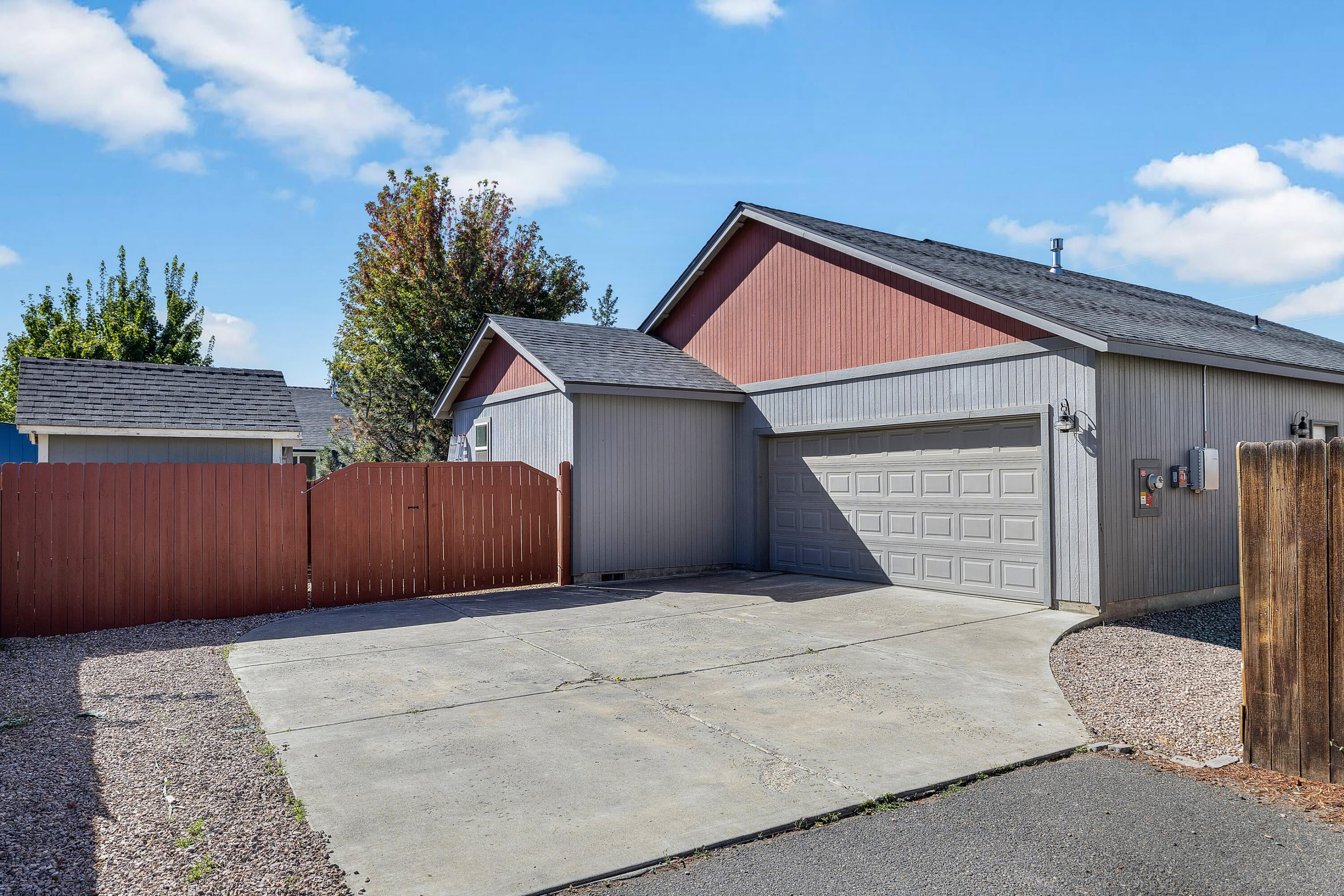 1352 Southwest 35th Street Redmond, OR 97756 - Photo 43 of 44 2025_09_25_1325_sw_35th_st_rdm-32