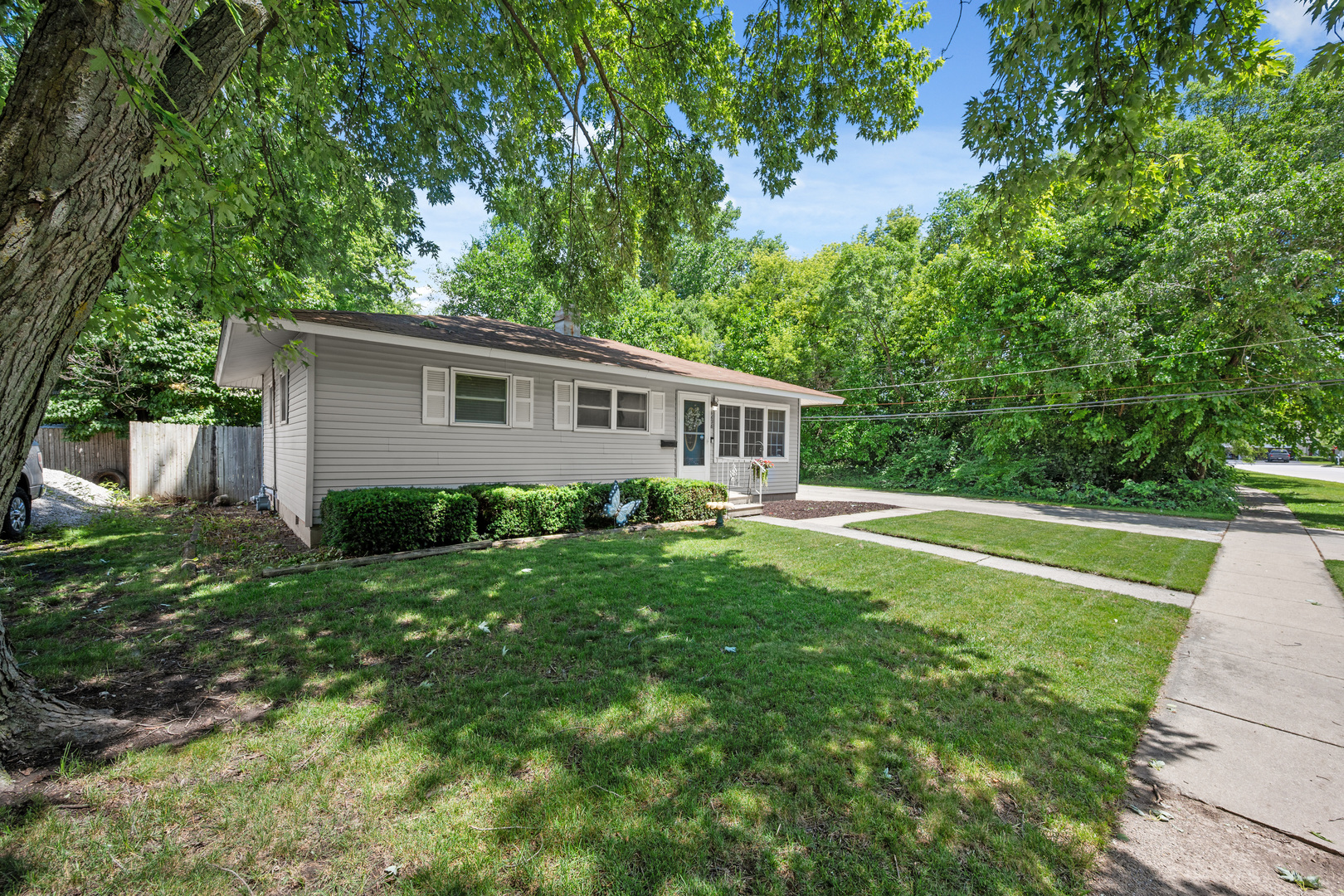 1628 East Dresser Road DeKalb, IL 60115 - Photo 4 of 28
