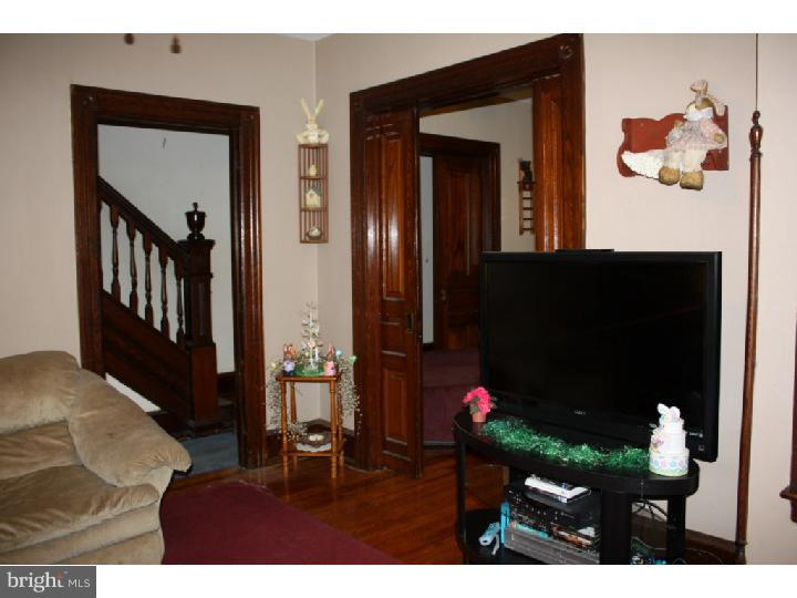326 Nutt Road Phoenixville, PA 19460 - Photo 9 of 25 Family Room