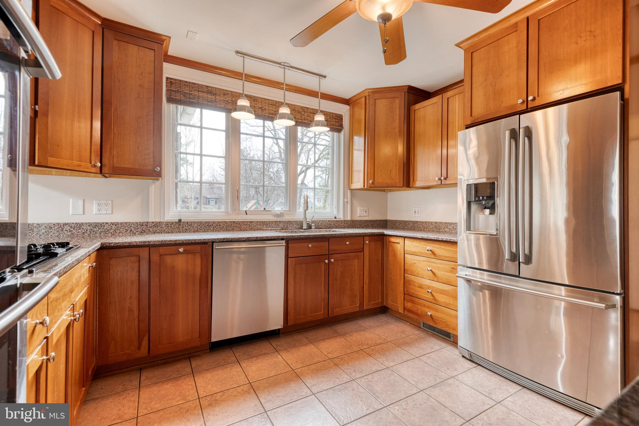 2405 Ken Oak Road Baltimore, MD 21209 - Photo 15 of 39