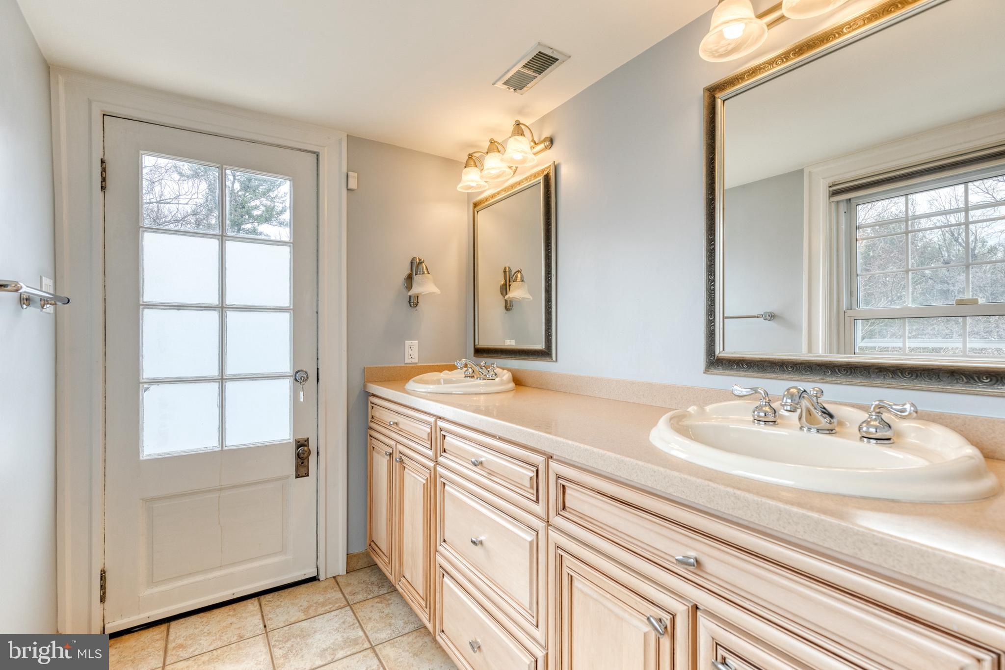 2405 Ken Oak Road Baltimore, MD 21209 - Photo 24 of 39