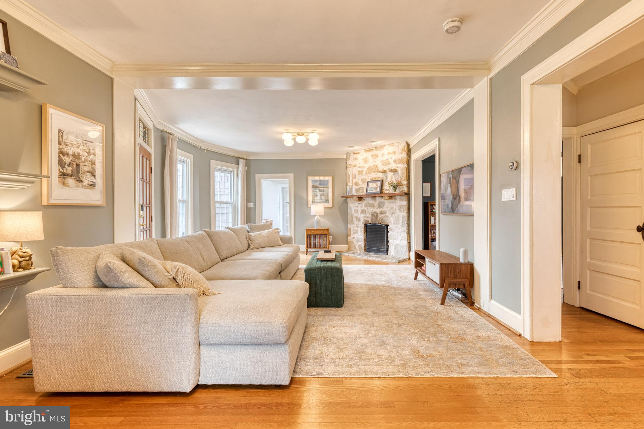 2405 Ken Oak Road Baltimore, MD 21209 - Photo 5 of 39