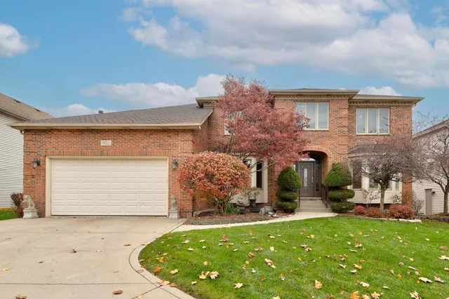 $699,900 | 911 Hampton Drive, Carol Stream, IL 60188