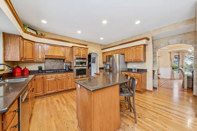 $699,900 | 911 Hampton Drive, Carol Stream, IL 60188