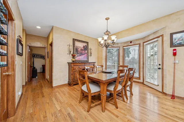 $699,900 | 911 Hampton Drive, Carol Stream, IL 60188