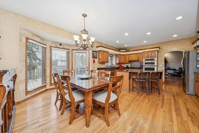 $699,900 | 911 Hampton Drive, Carol Stream, IL 60188