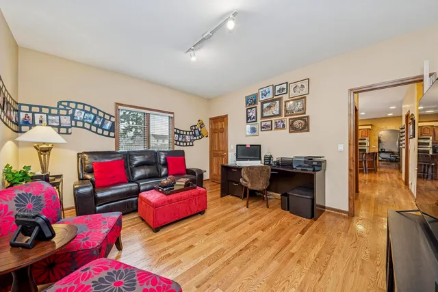 $699,900 | 911 Hampton Drive, Carol Stream, IL 60188