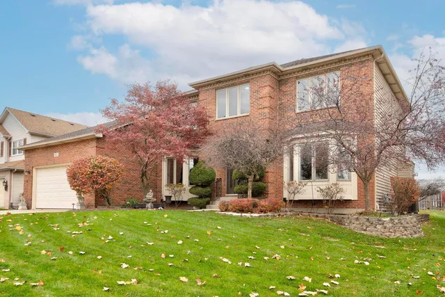$699,900 | 911 Hampton Drive, Carol Stream, IL 60188