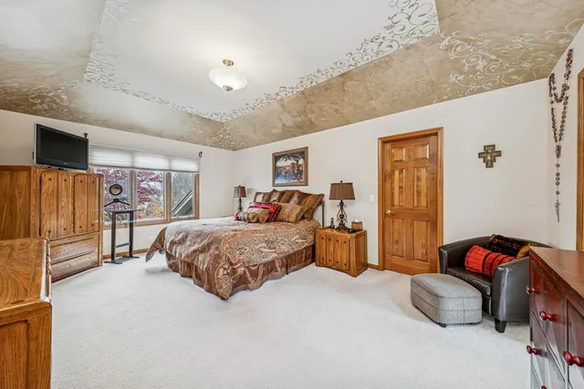 $699,900 | 911 Hampton Drive, Carol Stream, IL 60188