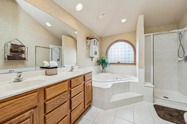 $699,900 | 911 Hampton Drive, Carol Stream, IL 60188