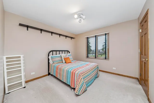 $699,900 | 911 Hampton Drive, Carol Stream, IL 60188