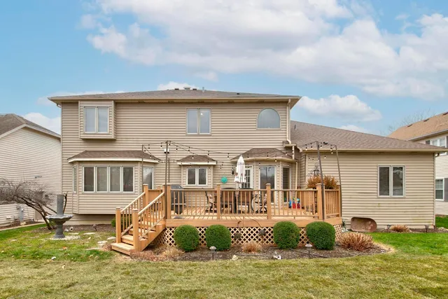 $699,900 | 911 Hampton Drive, Carol Stream, IL 60188