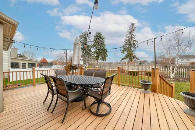 $699,900 | 911 Hampton Drive, Carol Stream, IL 60188