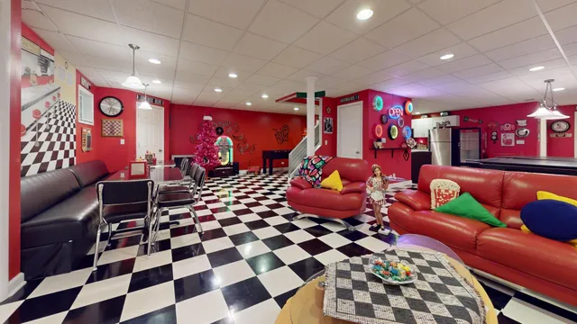 $699,900 | 911 Hampton Drive, Carol Stream, IL 60188