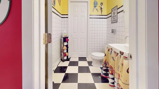 $699,900 | 911 Hampton Drive, Carol Stream, IL 60188