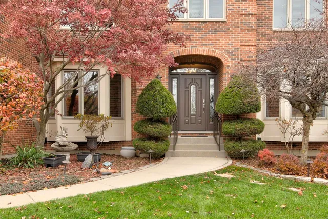 $699,900 | 911 Hampton Drive, Carol Stream, IL 60188