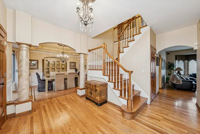 $699,900 | 911 Hampton Drive, Carol Stream, IL 60188