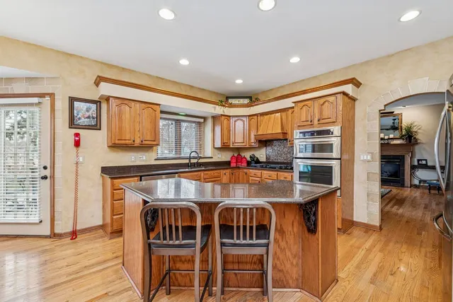 $699,900 | 911 Hampton Drive, Carol Stream, IL 60188