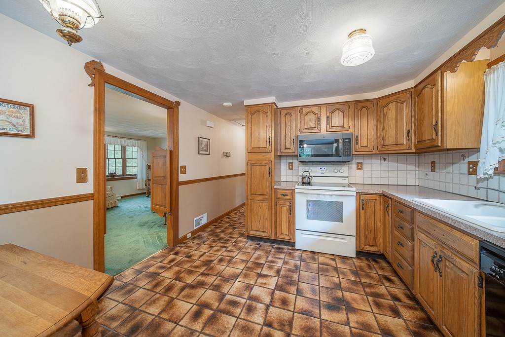 201 Byron Randall Road Scituate, RI 02857 - Photo 17 of 36