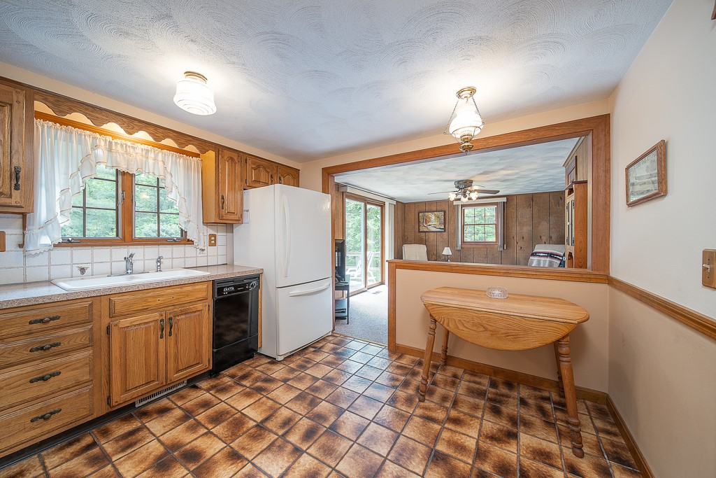 201 Byron Randall Road Scituate, RI 02857 - Photo 18 of 36